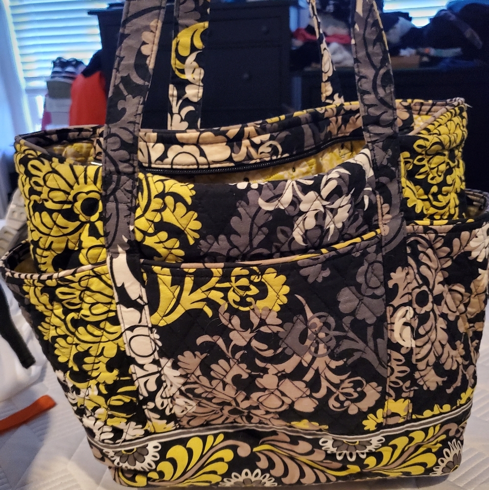 Vera Bradley over the shoulder tote bag. Excellent used condition. Tons of space